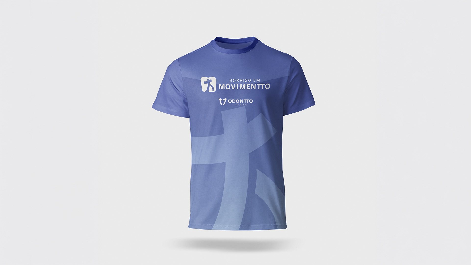 Camiseta azul do kit de membro Sorriso em Movimentto