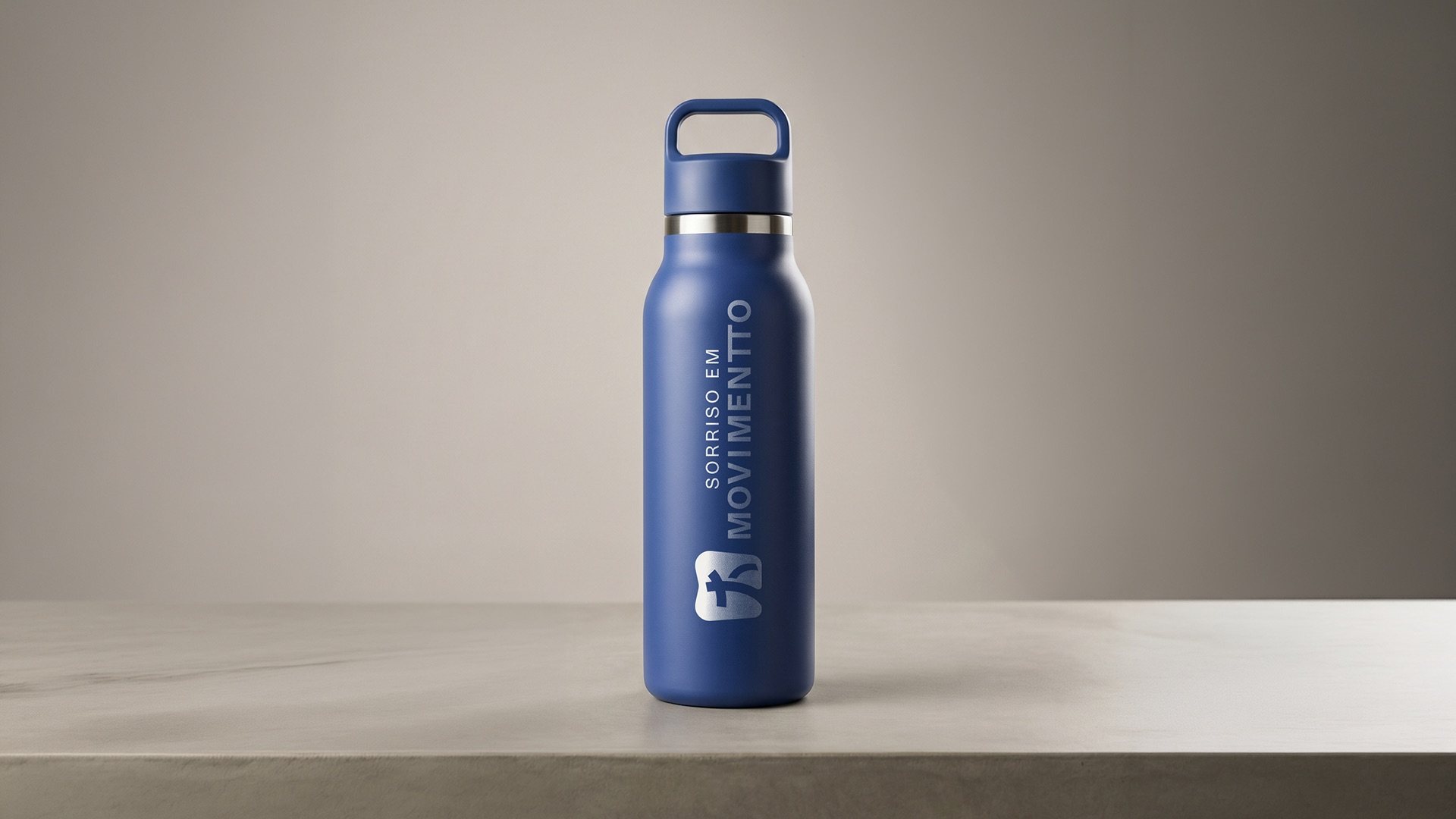 Garrafa azul personalizada Sorriso em Movimentto